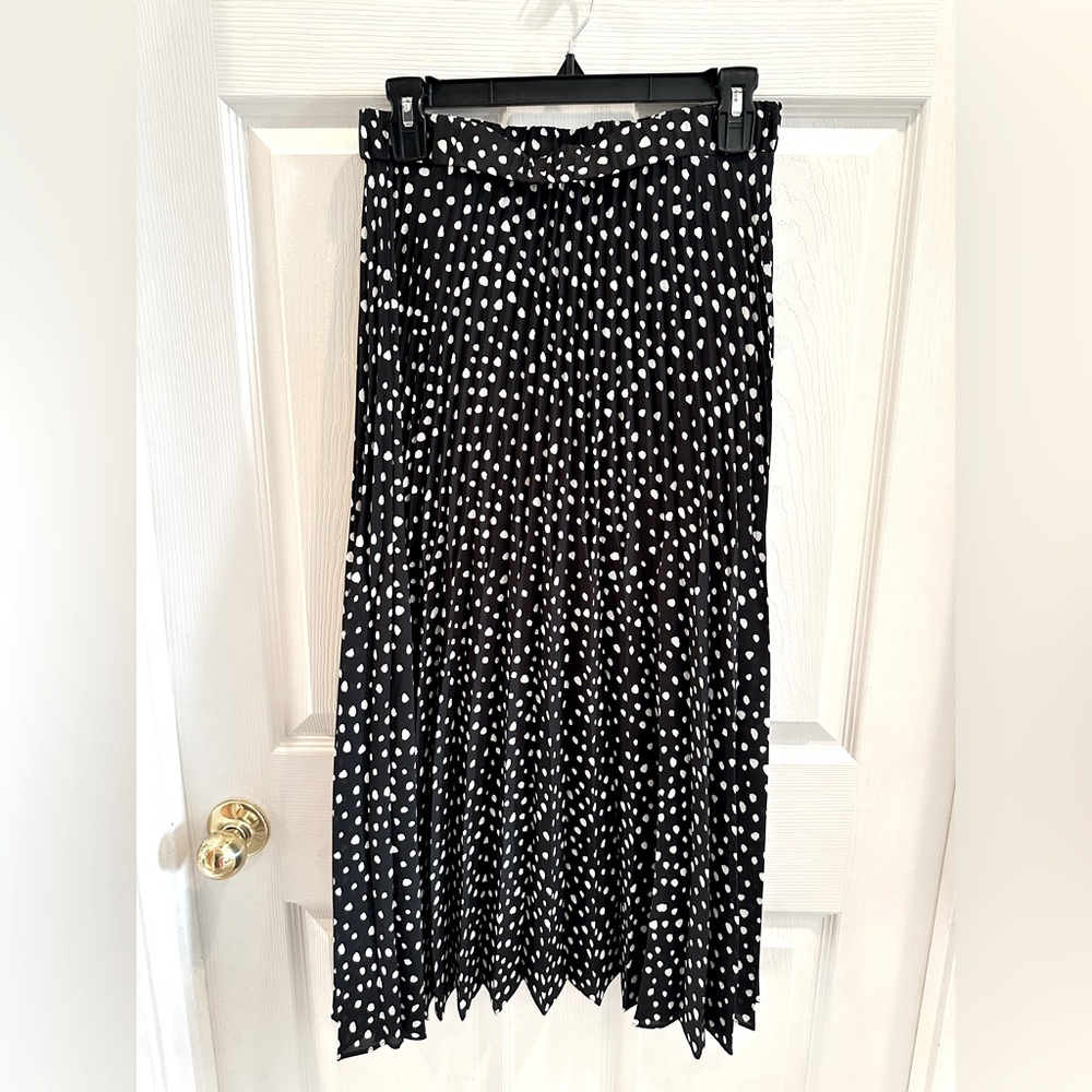 Max Studio Vintage-Inspired Black & White Pleated A-Line Midi Skirt – Size S